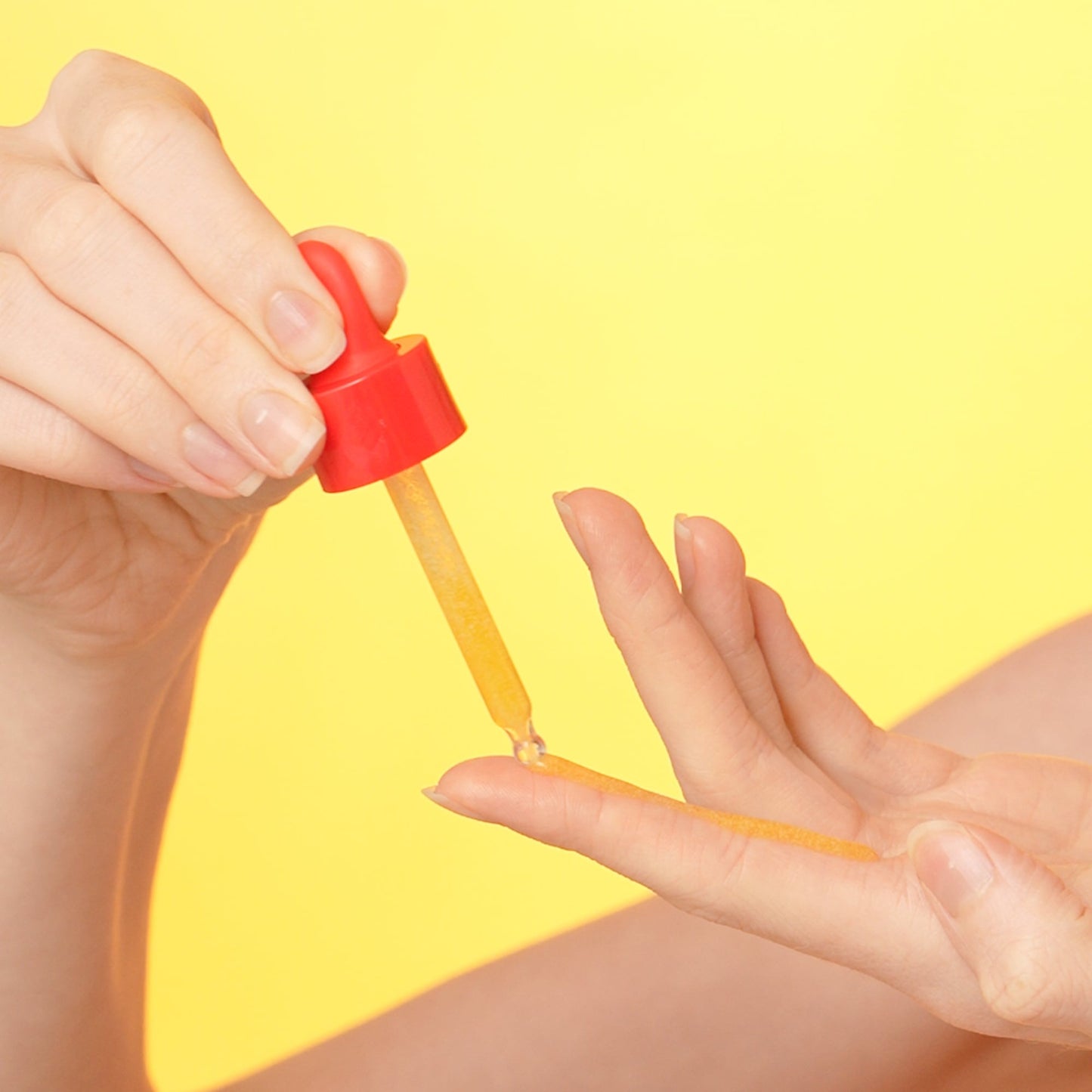 EQQUALBERRY Vitamin Illuminating Serum 30ml at Embé Skin Korean and Japanese Beauty Skincare